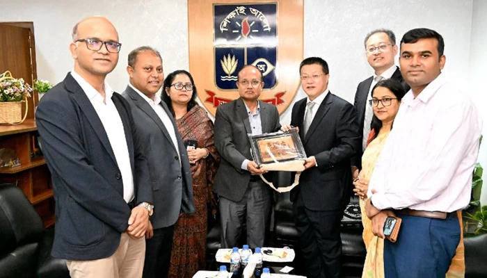 ঢাবি উপাচার্যের সঙ্গে সৌজন্য সাক্ষাৎ করেছেন চীনের রাষ্ট্রদূত