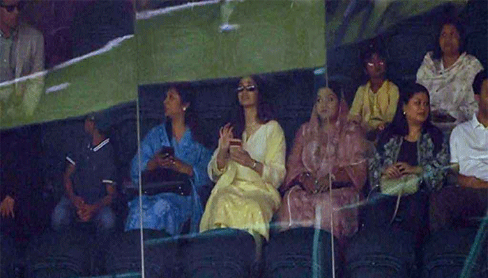 বাংলাদেশের খেলা দেখতে গ্যালারিতে জাইমা রহমান