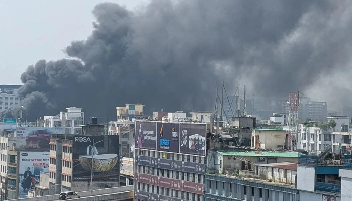 ধানমন্ডির পর তেজগাঁওয়ে ভবনে আগুন